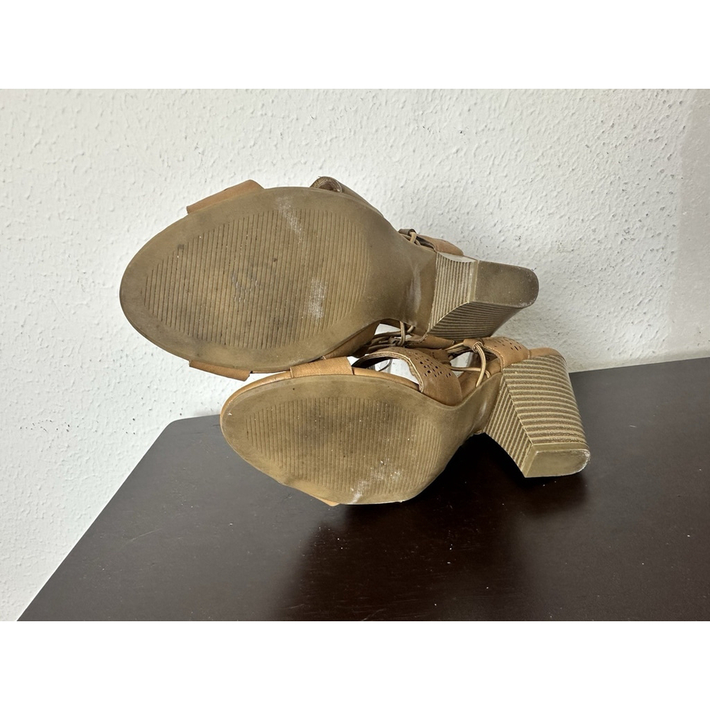 Coconuts Manhattan Collection ZUKA HEEL Sandals Beige Size 8M Strappy Die Cut - Picture 11 of 12